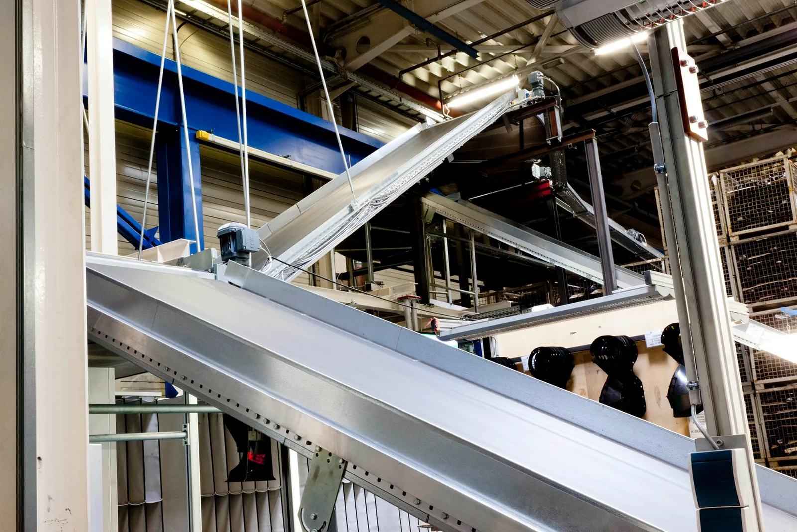 Fördertechnik-Bauteile in der Werkshalle